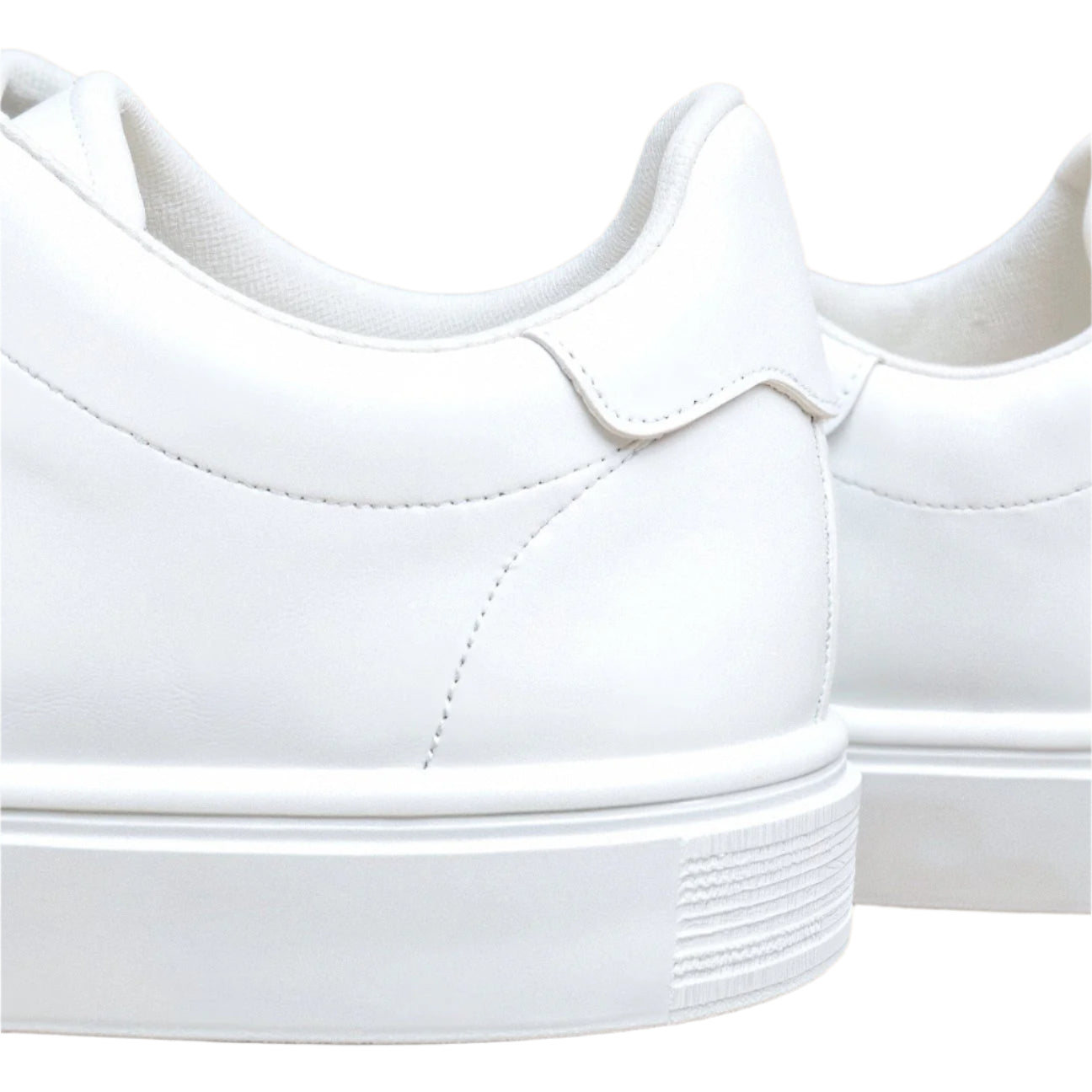 TheighT Classic Sneaker